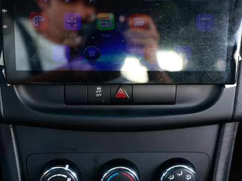 Used 2014 Dodge Avenger SE image 31