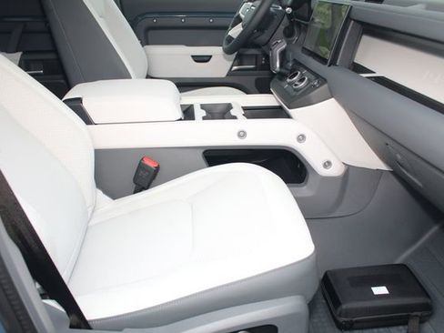 New 2025 Land Rover Defender 110 S image 3