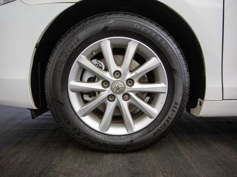 Used 2011 Toyota Camry XLE w/ XLE Extra-Value Pkg #2 image 43