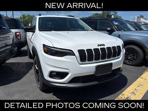 Used 2022 Jeep Cherokee Latitude w/ Sun & Sound Group AWD/4WD image 2