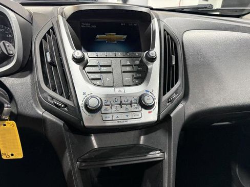 Used 2017 Chevrolet Equinox LS FWD image 29
