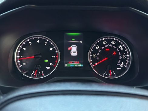 Used 2022 Toyota RAV4 XLE AWD/4WD image 21