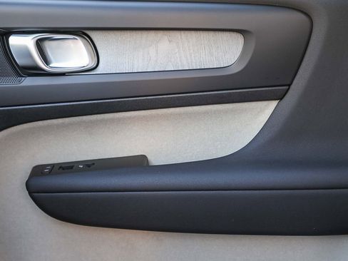 New 2026 Volvo XC40 B5 Plus w/ Protection Package Premier image 20