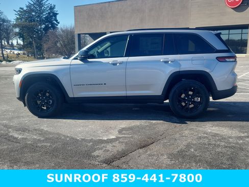 New 2026 Jeep Grand Cherokee Altitude image 8