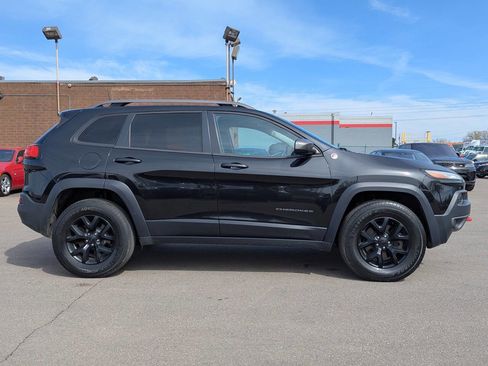 Used 2016 Jeep Cherokee Trailhawk w/ Cold Weather Group AWD/4WD image 10
