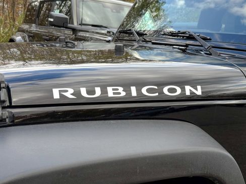 Used 2018 Jeep Wrangler Unlimited Rubicon w/ Connectivity Group image 14