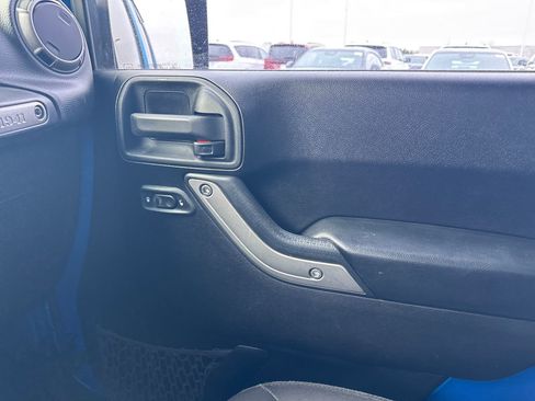Used 2015 Jeep Wrangler Unlimited Sport image 29