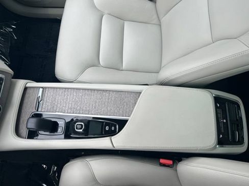 Certified 2024 Volvo XC90 B6 Plus AWD/4WD image 27