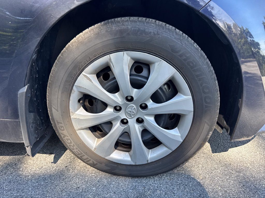 Used 2024 Toyota Corolla LE FWD image 2