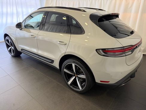 Certified 2026 Porsche Macan AWD/4WD image 3