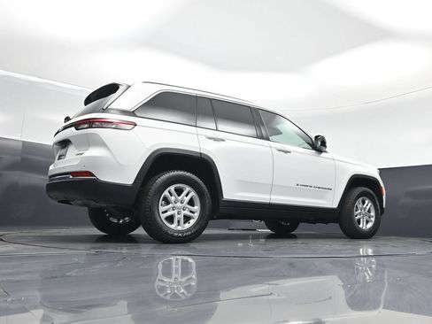 Used 2025 Jeep Grand Cherokee Laredo w/ Luxury Tech Group I AWD/4WD image 42