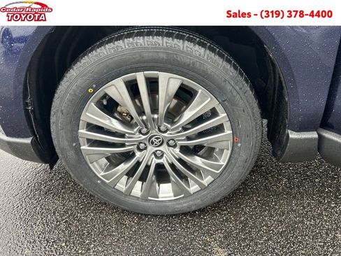 Certified 2021 Toyota Venza XLE w/ Softex Package image 25