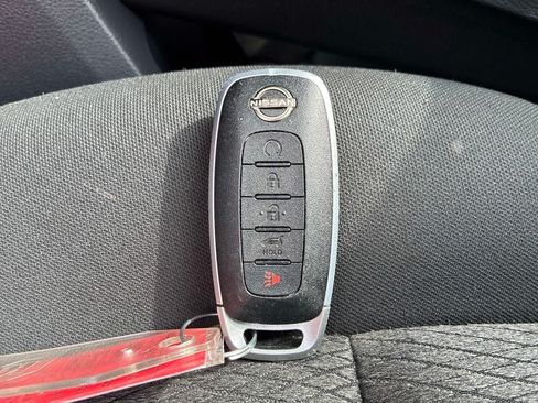Used 2025 Nissan Rogue SV AWD/4WD image 9