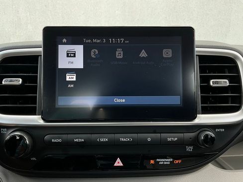 Used 2025 Hyundai Venue SEL image 31