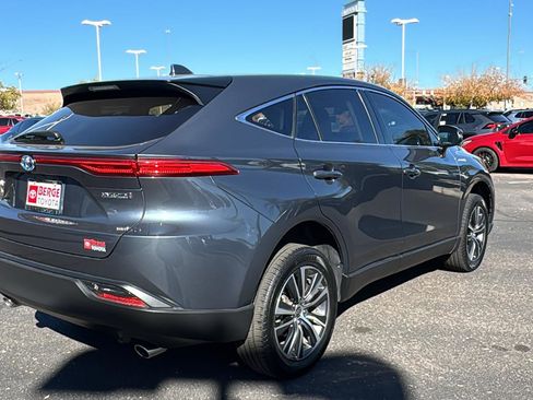 Used 2021 Toyota Venza LE w/ Carpet Mat Package (TMS) image 7