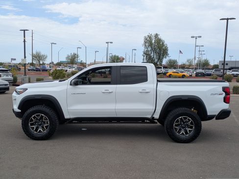 Used 2024 Chevrolet Colorado ZR2 w/ Technology Package AWD/4WD image 2
