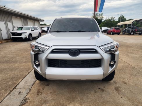 Used 2023 Toyota 4Runner SR5 Premium w/ Moonroof Package RWD image 2