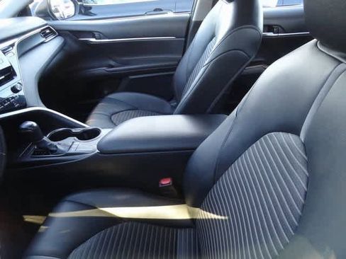 Used 2022 Toyota Camry SE image 6