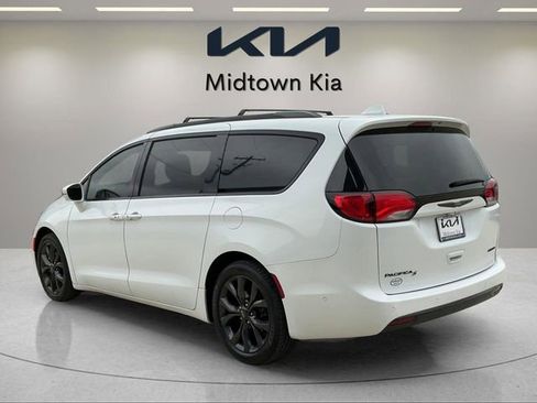 Used 2018 Chrysler Pacifica Limited w/ Advanced Safetytec Group FWD image 5