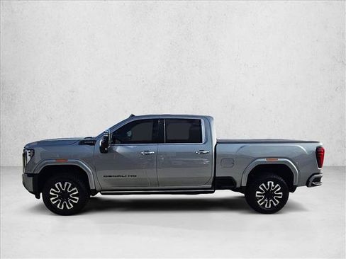 Used 2026 GMC Sierra 2500 Denali Ultimate w/ LPO, Black Badging Package AWD/4WD image 9