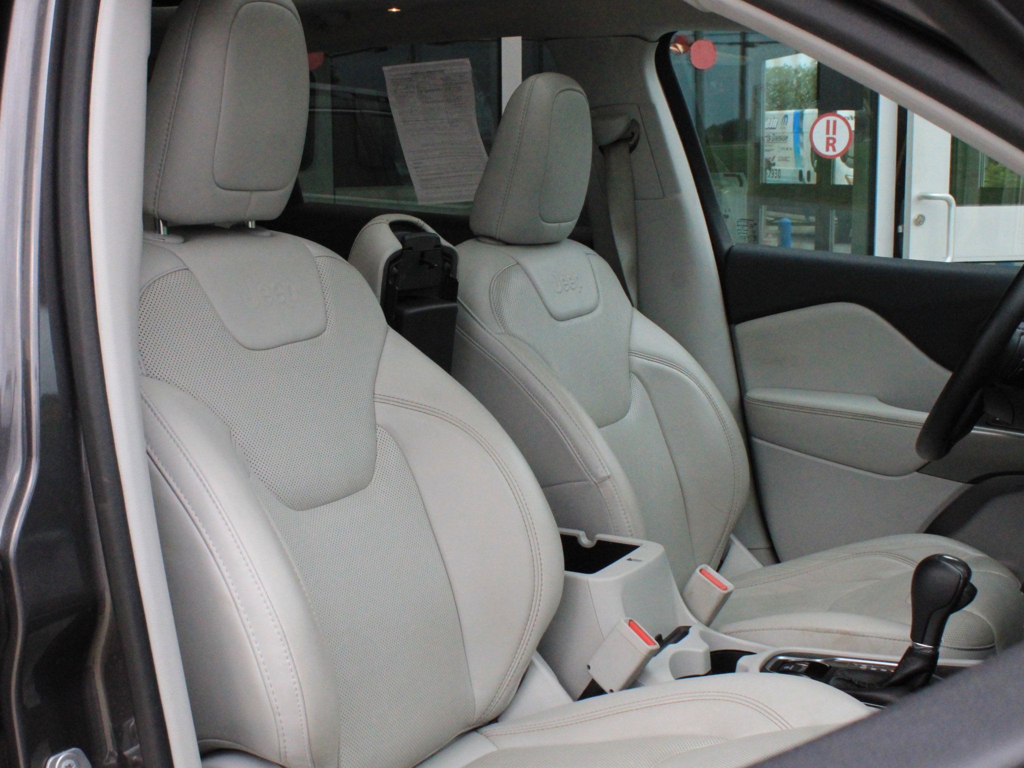 Used 2019 Jeep Cherokee Limited w/ Technology Group AWD/4WD image 24