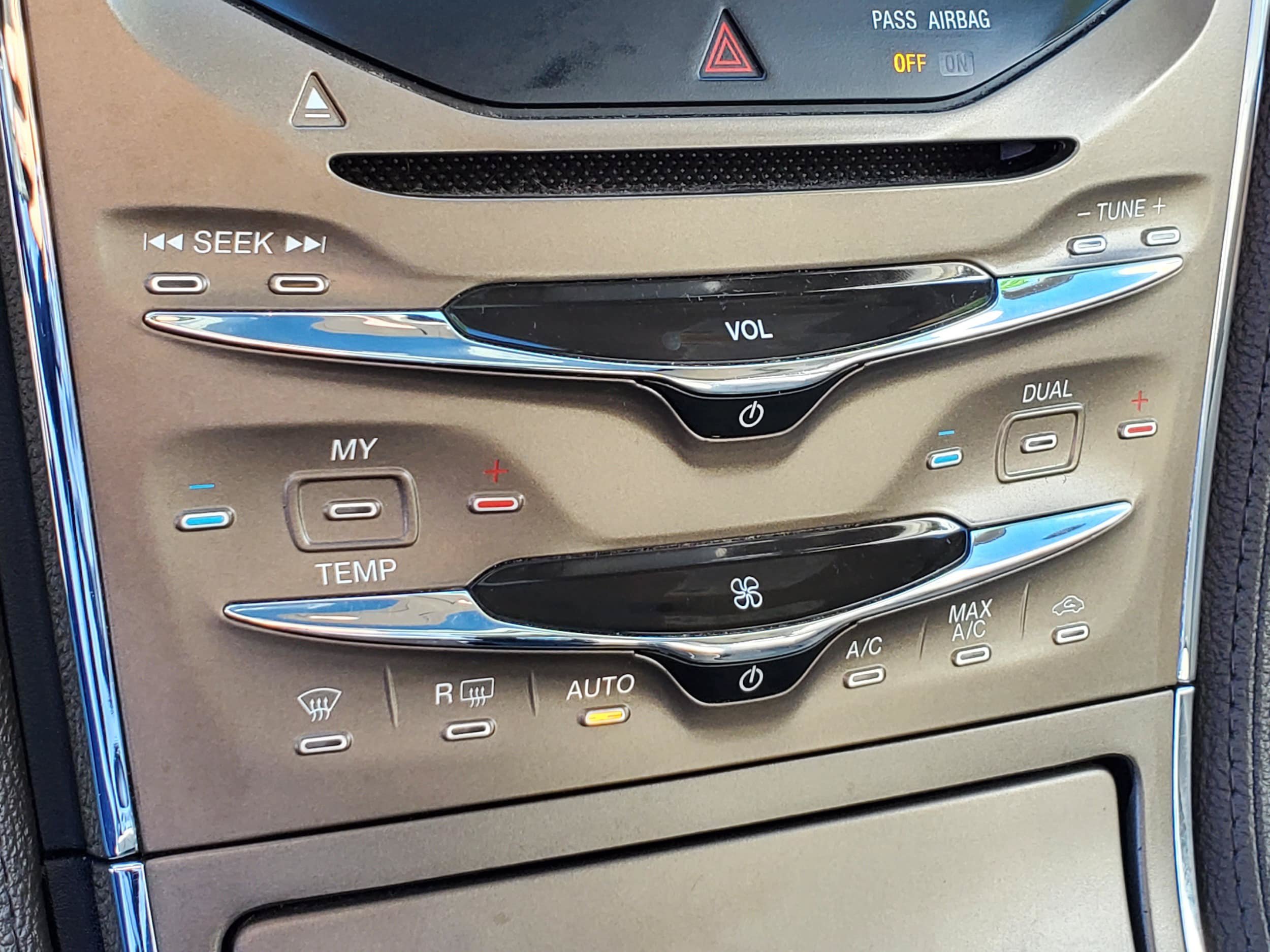 Used 2012 Lincoln MKX AWD image 24