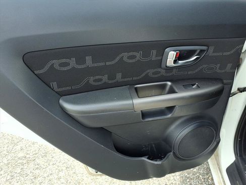 Used 2013 Kia Soul + w/ Audio Pkg FWD image 22