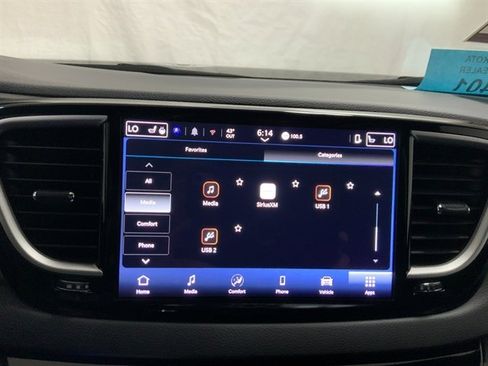 Used 2025 Chrysler Pacifica Select FWD image 42