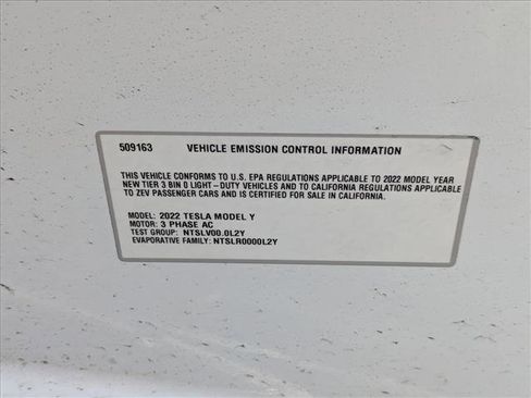 Used 2022 Tesla Model Y Long Range AWD/4WD image 23