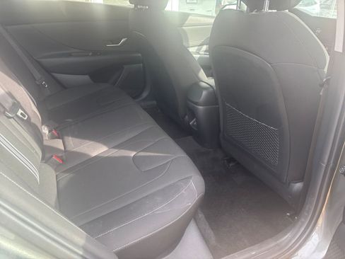 Used 2025 Hyundai Elantra SEL image 40