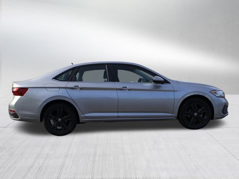 Used 2024 Volkswagen Jetta SE w/ Panoramic Sunroof Package image 8