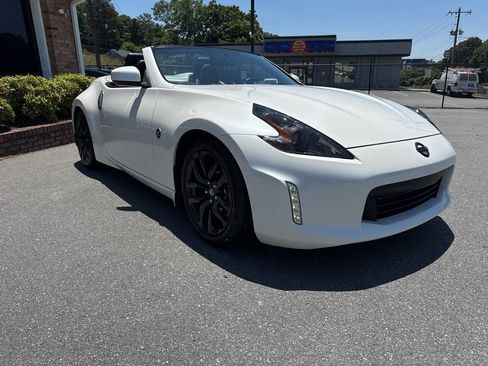 Used 2015 Nissan 370Z Touring RWD image 5