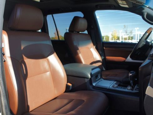 Used 2021 Toyota Land Cruiser image 24