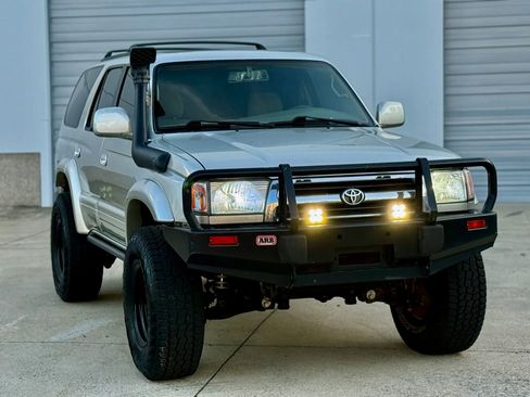 Used 2000 Toyota 4Runner SR5 AWD/4WD image 4