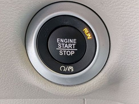 Certified 2023 Chrysler Pacifica Touring-L image 21