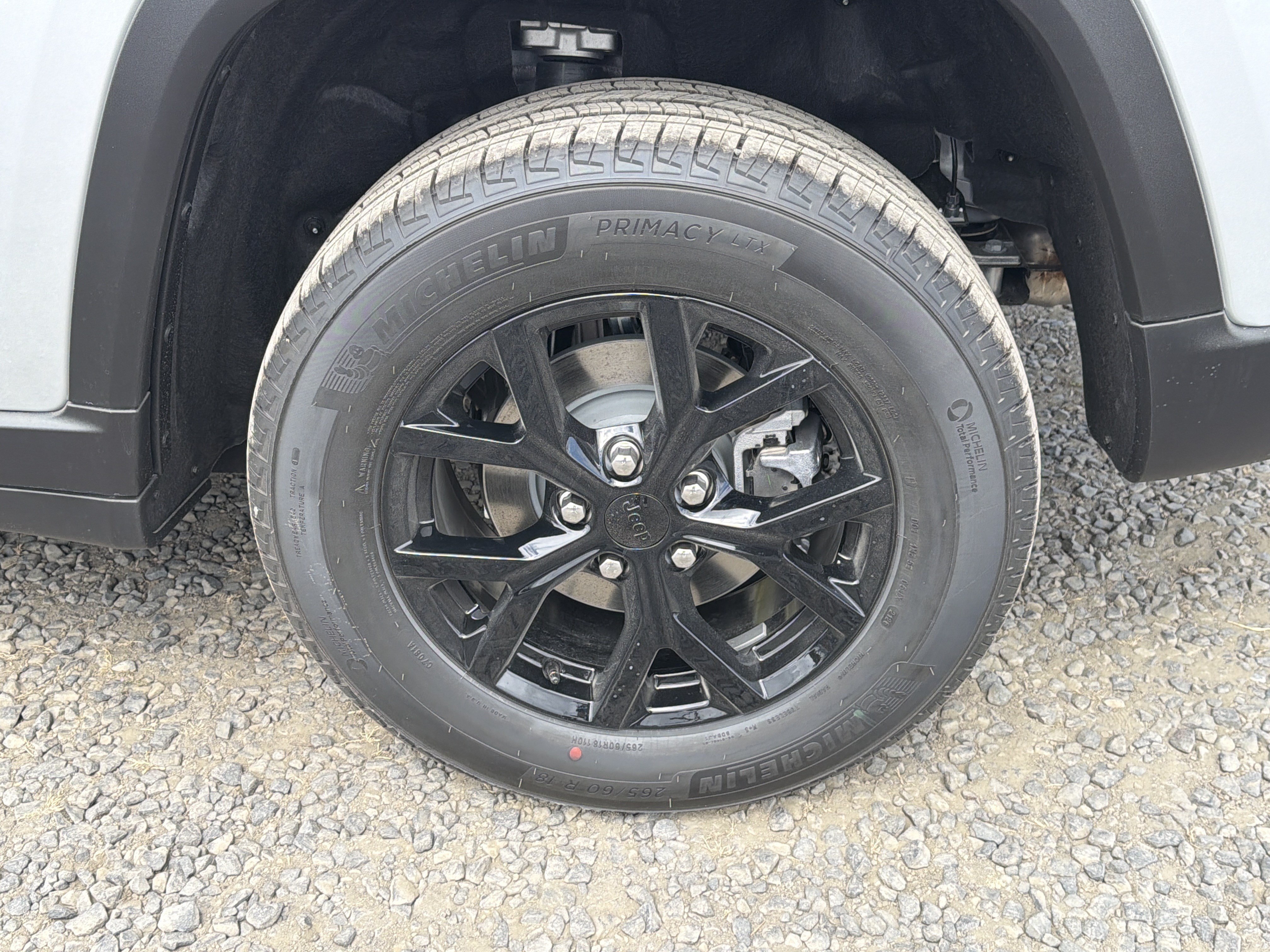 New 2026 Jeep Grand Cherokee Altitude AWD/4WD image 2