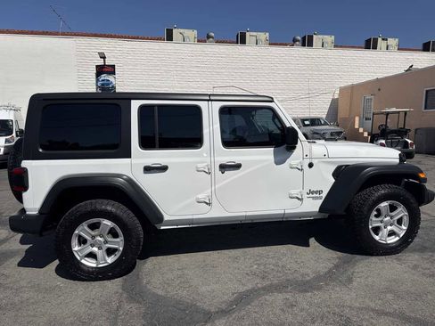 Used 2018 Jeep Wrangler Unlimited Sport S AWD/4WD image 9