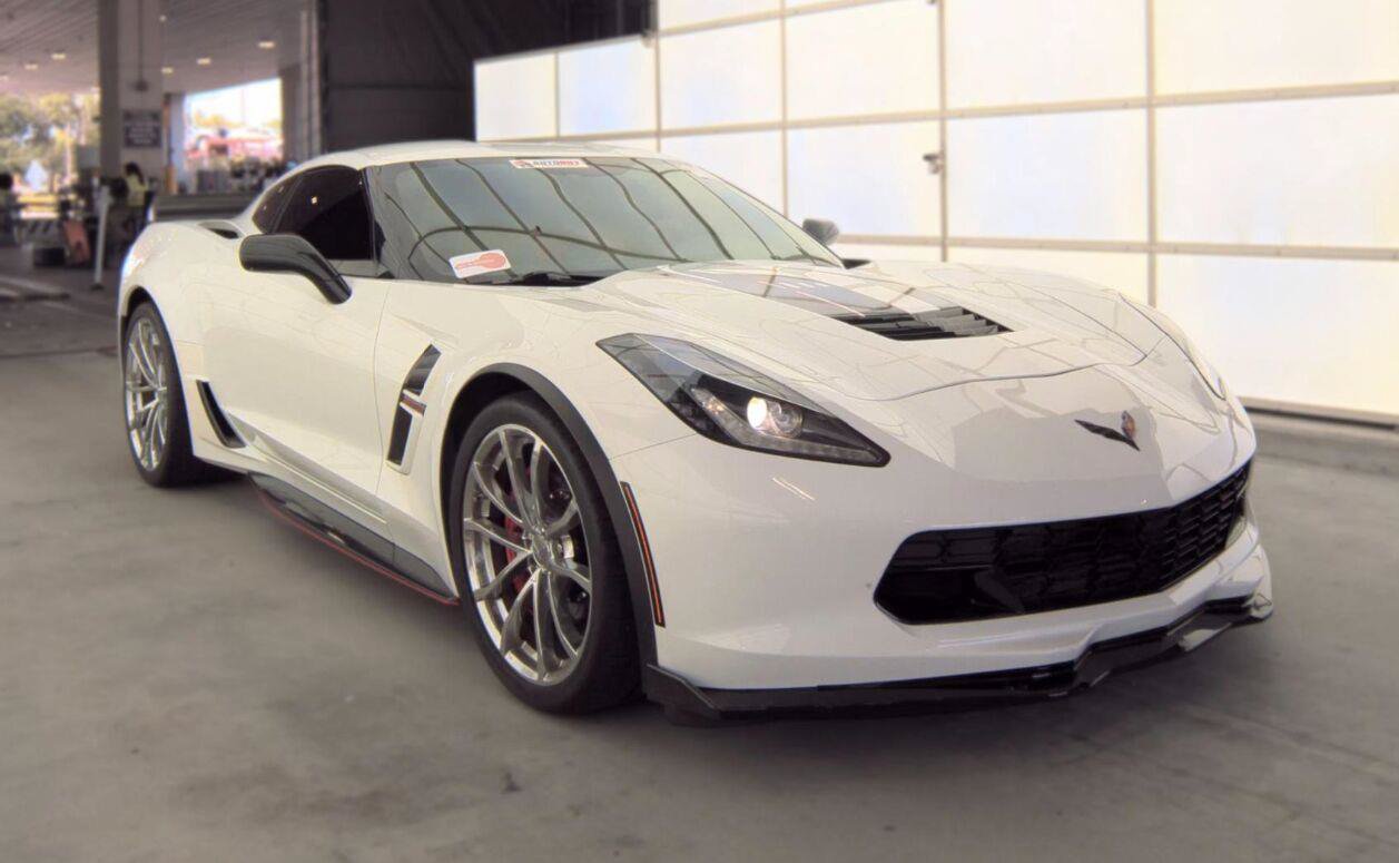 Used 2019 Chevrolet Corvette Grand Sport w/ Carbon Flash Badge Package RWD image 15