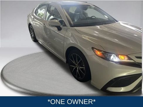 Used 2024 Toyota Camry SE w/ Convenience Package FWD image 3