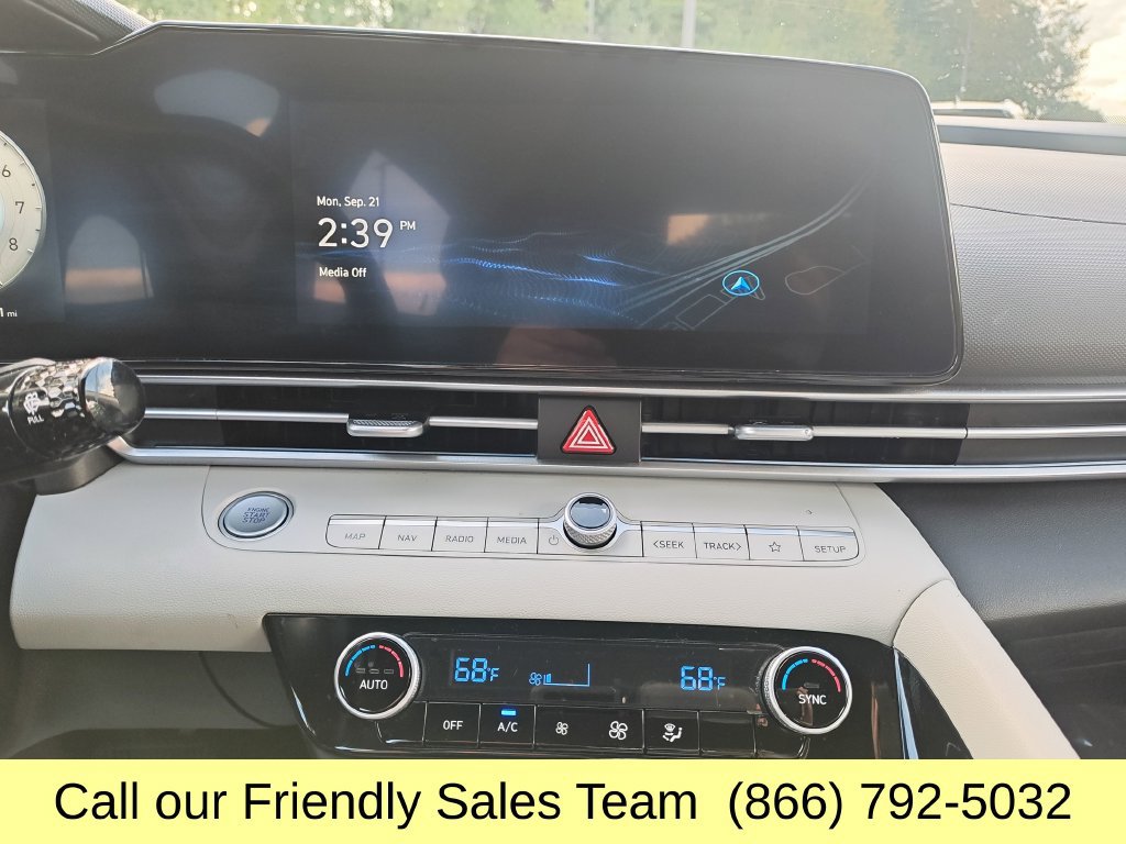 Used 2025 Hyundai Elantra Limited FWD image 20
