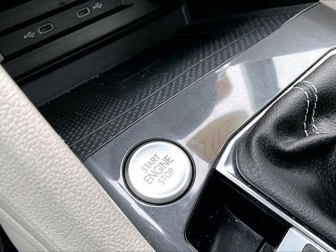 Used 2022 Volkswagen Tiguan SE image 66