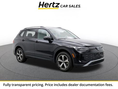 Used 2026 Volkswagen Tiguan SE AWD/4WD image 1