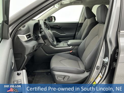 Used 2023 Toyota Highlander L image 17