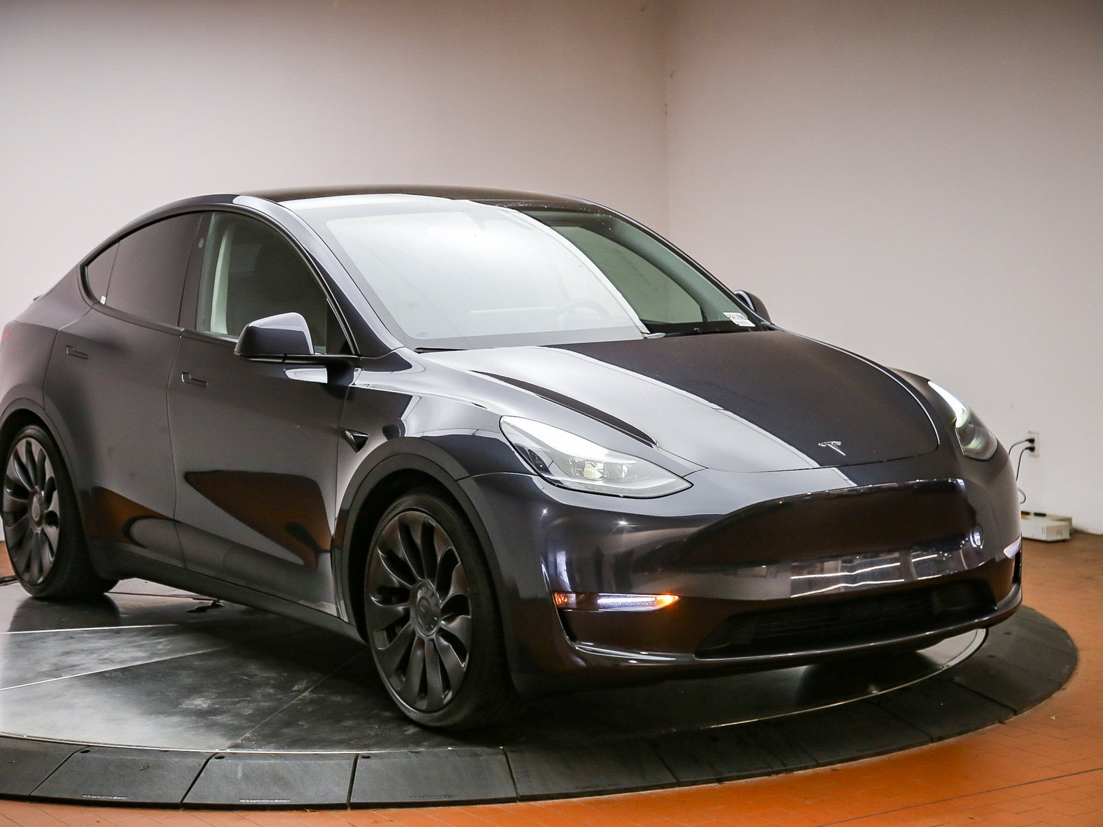 Used 2024 Tesla Model Y Performance AWD/4WD image 3