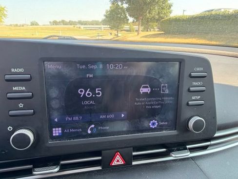 Used 2021 Hyundai Elantra SE FWD image 10
