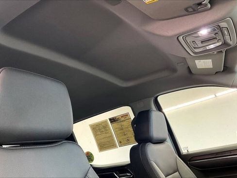 Used 2024 GMC Sierra 1500 SLT w/ SLT Premium Plus Package image 24