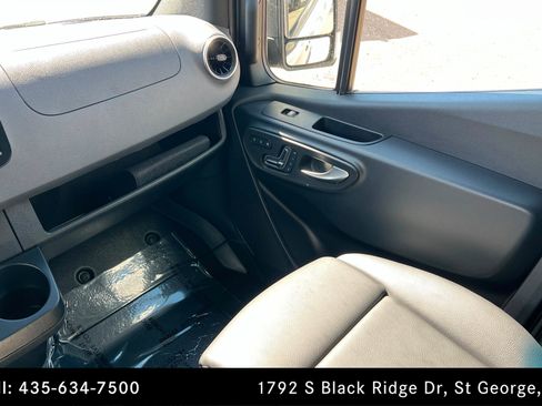 Used 2025 Mercedes-Benz Sprinter 2500 image 10