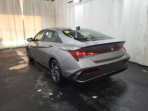Used 2025 Hyundai Elantra Sport FWD image 4