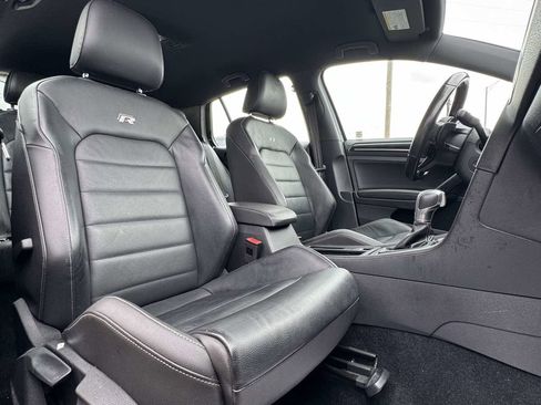 Used 2017 Volkswagen Golf R 4-Door image 29