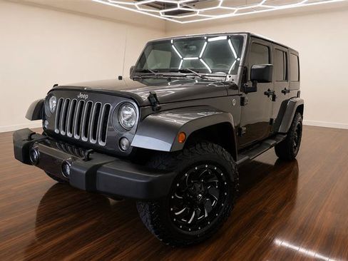 Used 2017 Jeep Wrangler Unlimited Sahara w/ Connectivity Group AWD/4WD image 2